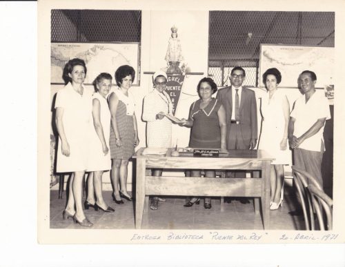 Abril, 1971. Entrega a biblioteca Puente del Rey.