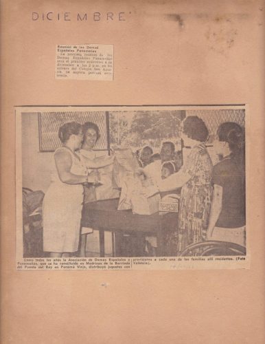 Diciembre, 1963. La ADEP distribuyó juguetes y provisiones a las familias residentes de Puente del Rey.