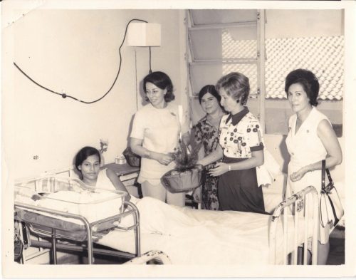 Julio, 1973. Entrega de canastilla.