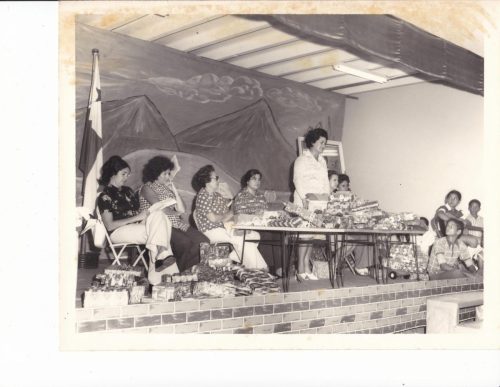 Enero, 1975. Celebración del 6 de enero, día de los Reyes Magos. Se entregaron cien regalos a la parroquia Puente del Rey